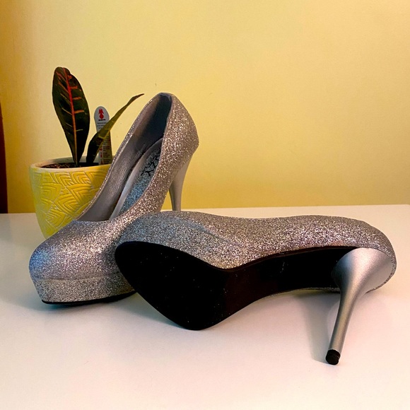 Suzy Shier Shoes, size 7 - Picture 3 of 4